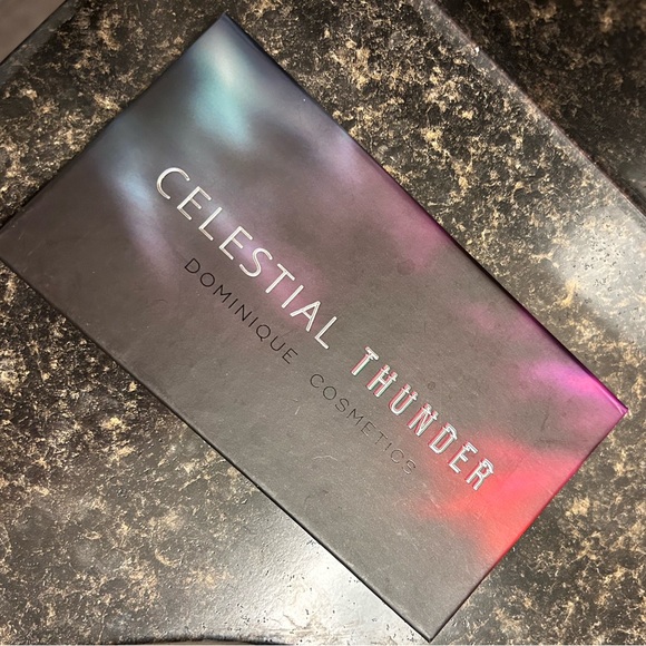 Dominique Cosmetics Palette - Picture 2 of 2